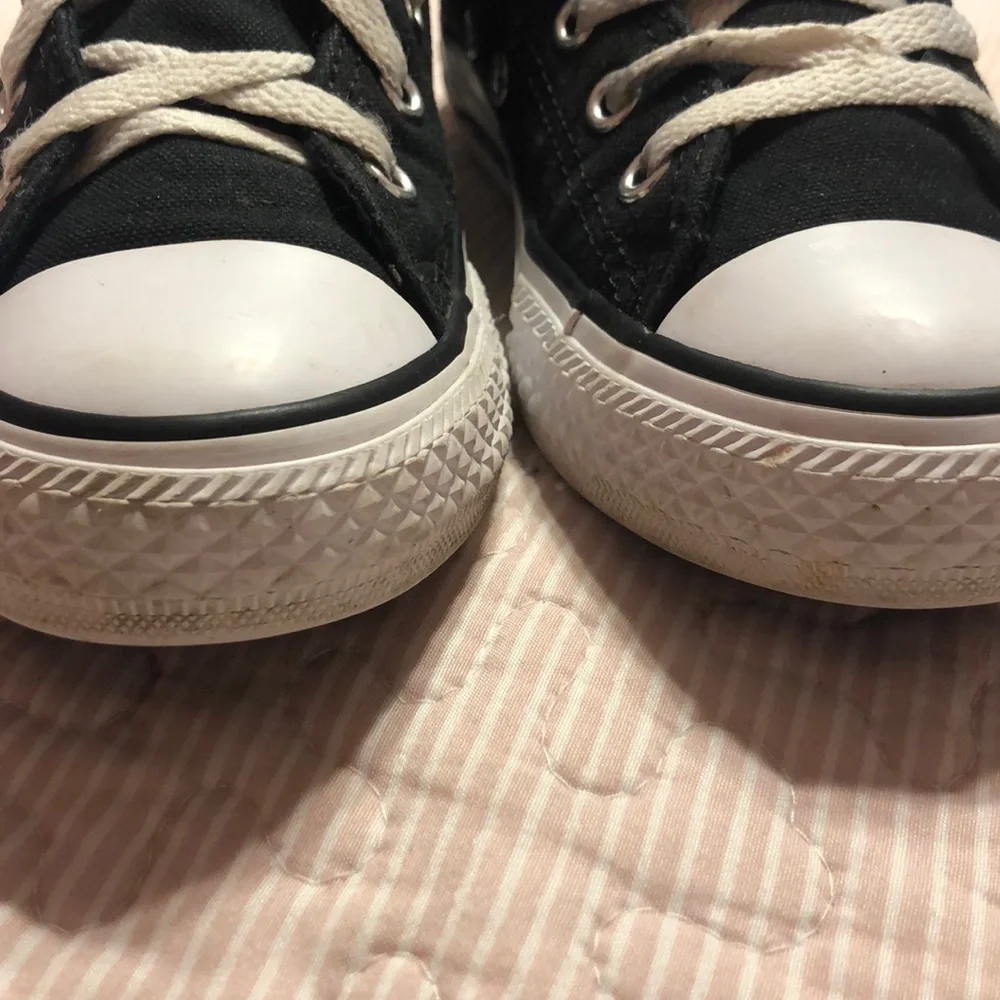 Converse girls sneakers black and white size 1 GUC